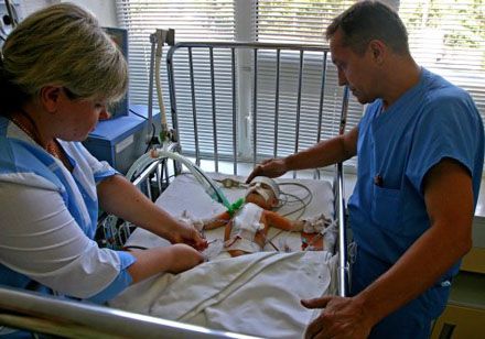 Украинские хирурги провели уникальную операцию на сердце младенца 
