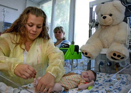 Украинские хирурги провели уникальную операцию на сердце младенца 
