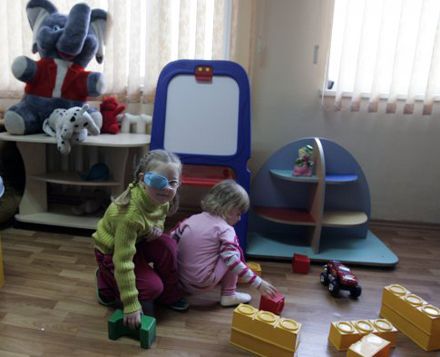 У Центрі боротьби зі сліпотою рятують зір дітям з усієї України