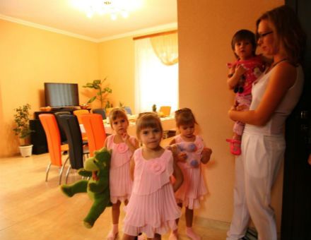 Фонд Ахметова и Луческу открыли детский дом семейного типа